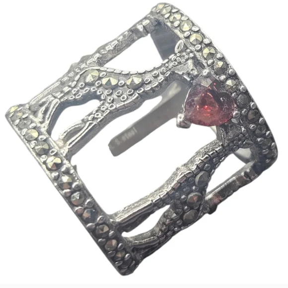 Garnet and Marcasite Giraffe Ring - Picture 3 of 4